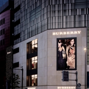 BURBERRY（バーバリー）が日本最大級の路面店を新宿にオープン