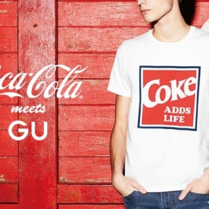 GU（ジーユー）がコカ・コーラとのコラボアイテムを発売
