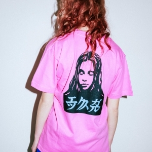 X girl（エックスガール）が東京発のファッションブランド論理/ロンリーとのコラボアイテムをリリース