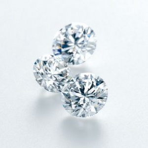 ヒルトン福岡シーホークとエクセルコ ダイヤモンドが1杯30万円のダイヤモンドの粒が入ったカクテルを発売